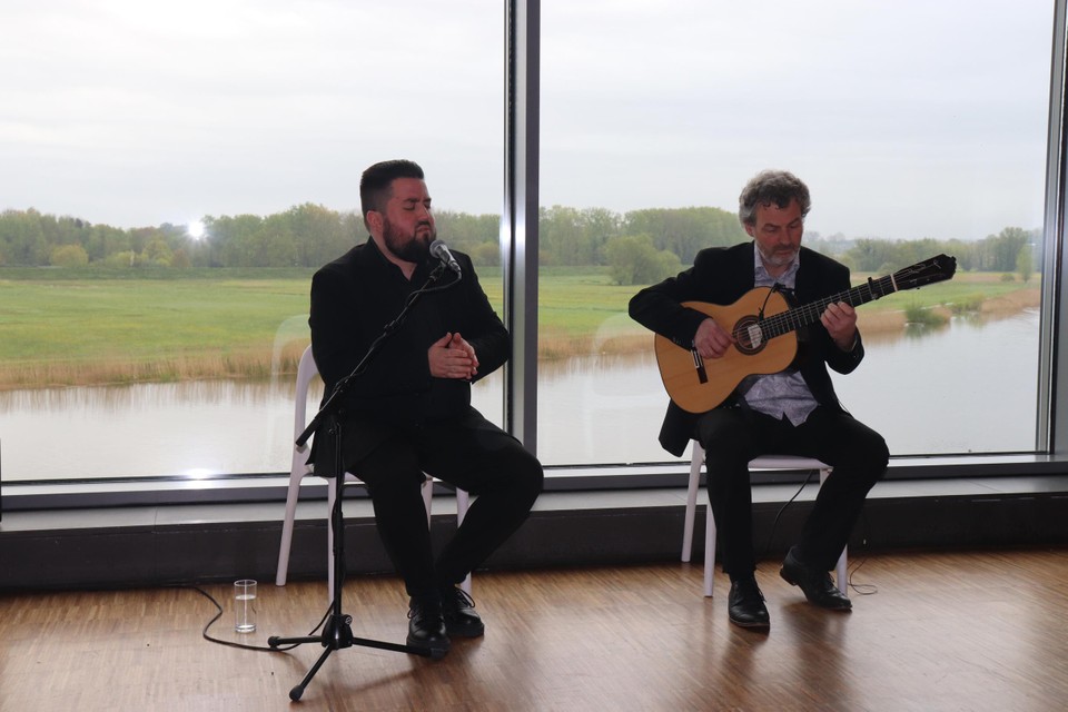 Esteban Murillo en Alexander Gavilán gaven in het gemeentehuis van Wichelen al een muzikaal voorproefje van het festival Stroom.