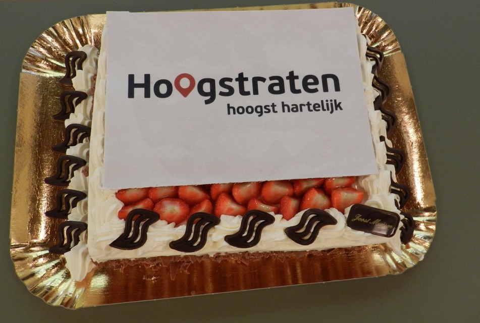 Een plaatselijke bakker maakte een taart met het nieuwe logo. 
