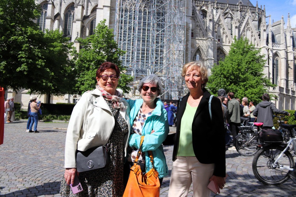 Deze drie dames kwamen speciaal uit Vilvoorde om de Hanswijkprocessie te zien.