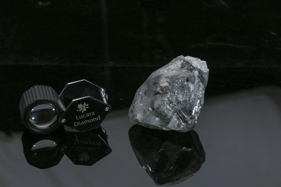 Deze diamant van 998 karaat wordt in Antwerpen geslepen. 