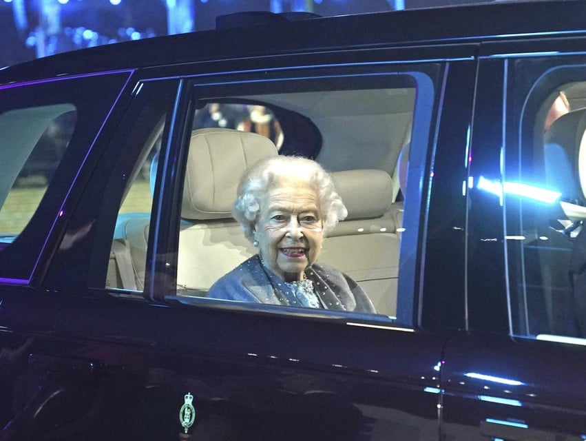 Queen Elizabeth II kwam zondag toch naar de show kijken. 