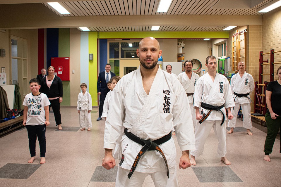 Michel Almeida is Europees kampioen karate. 