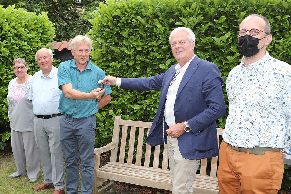 De overhandiging van de sleutels.