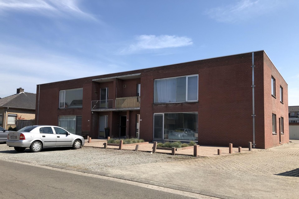 In dit appartementsgebouw aan Baksveld in Westerlo vond in juli vorig jaar een brutale home-invasion plaats. Een van de bewoners werd zwaar toegetakeld door leden van een motorclub.