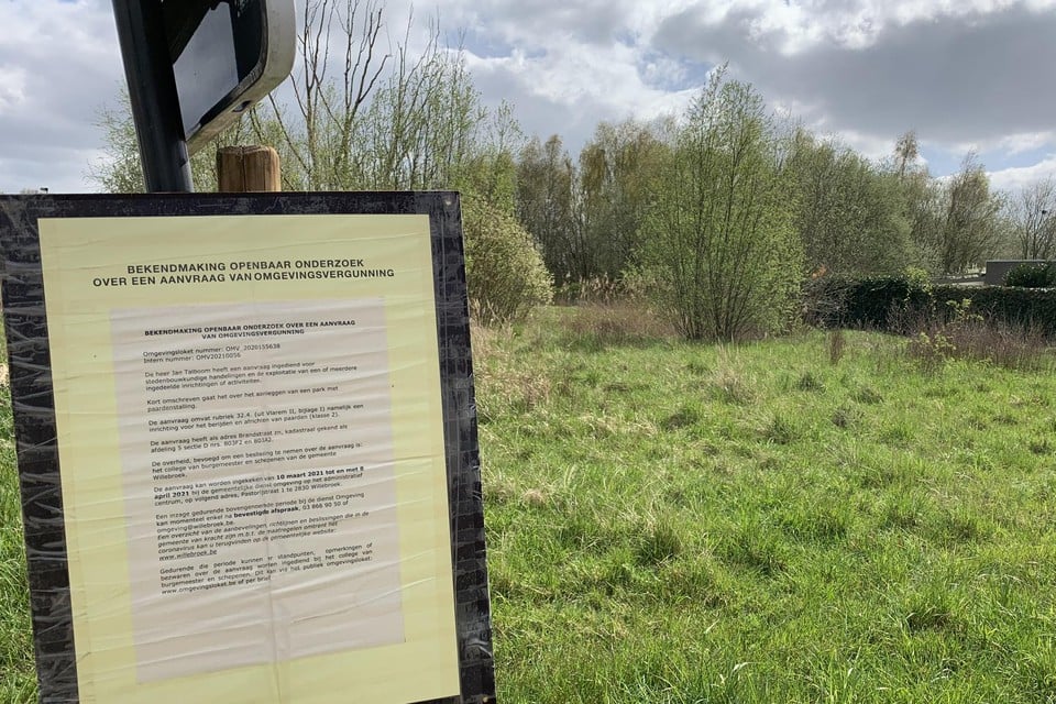 De bomen in het binnengebied achter de woningen moeten wijken voor een aan te leggen paardenwei.