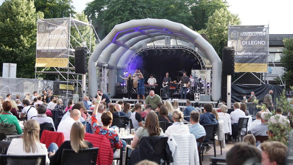 Metejoor stond in 2021 nog op het podium van de eerste Foxfeesten in Vosselaar,  toen nog met een zittend publiek aan het Remi Lensplein.