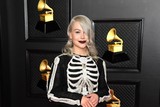thumbnail: Phoebe Bridgers verlangt naar Halloween in Gucci