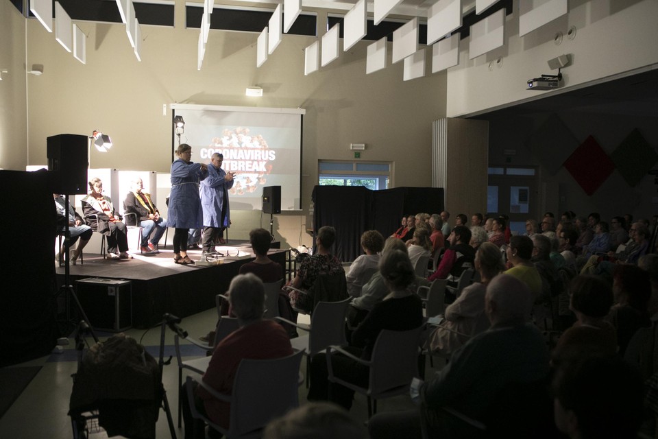 De zaal was muisstil.