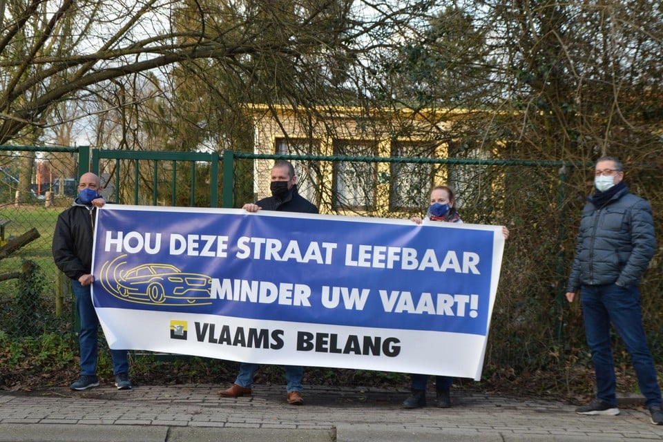 De protestactie van Vlaams Belang aan de Didasco-school in de Slachterijstraat.