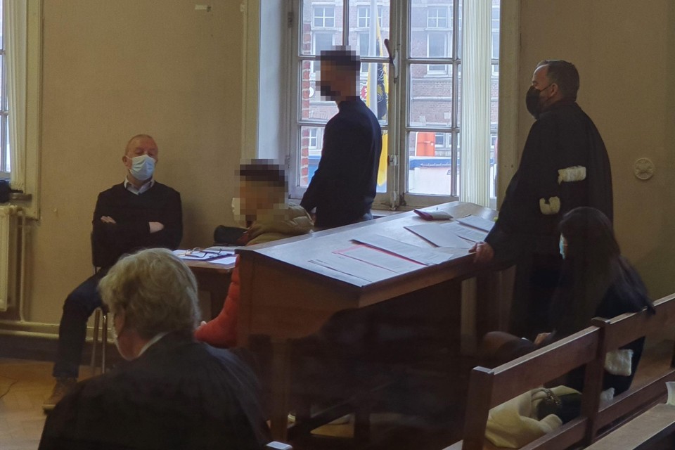 De vier meerderjarige daders riskeren in de correctionele rechtbank van Dendermonde elk een werkstraf. 