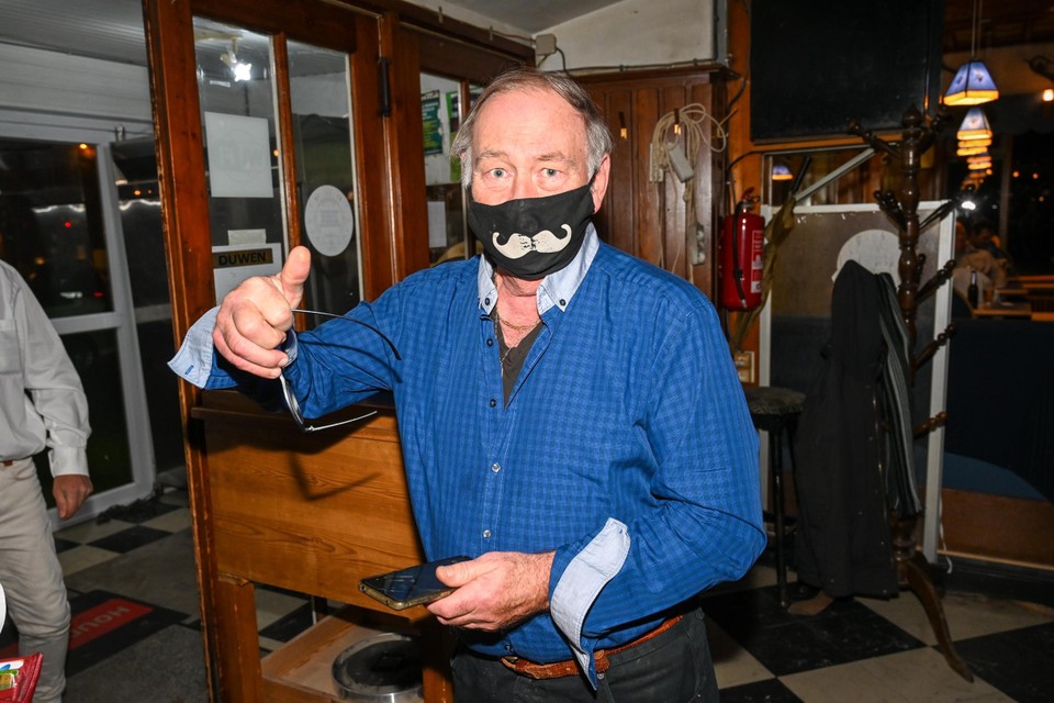 Eddy Van den Reeck van baandancing De Toverfluit gaat nu verse wafels bakken.