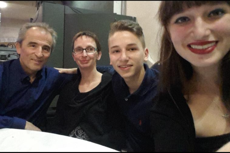 De verongelukte Yahya Düzgün, zijn vrouw Carine, zoon Yasin en dochter Ceren. “We blijven ons afvragen of dit voorkomen had kunnen worden.”