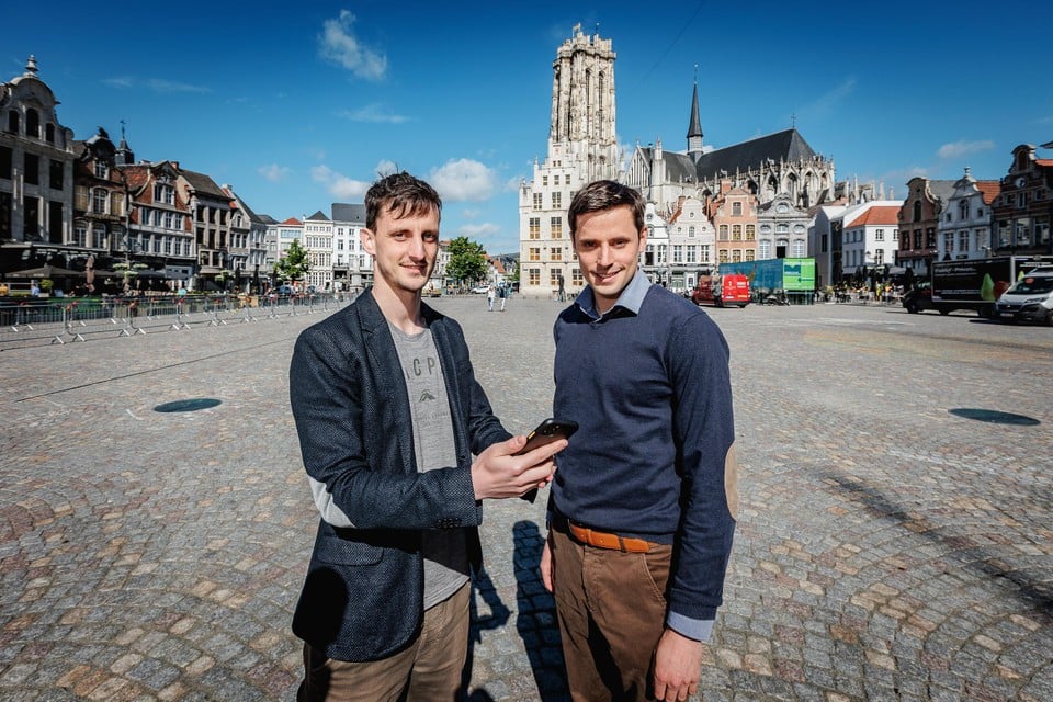 Roel Vaneyghen kwam met het idee voor een webapplicatie voor een stadsspel. Samen met Klaas Lannoy richtte hij Urban Hunt op. 