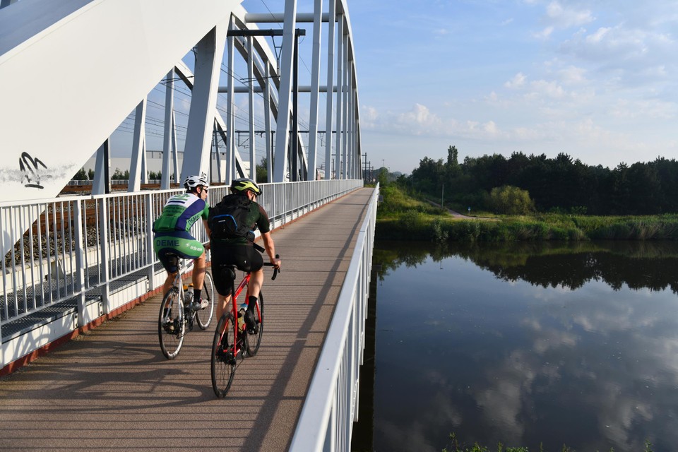 In Duffel gaat de fietsostrade over de Nete.