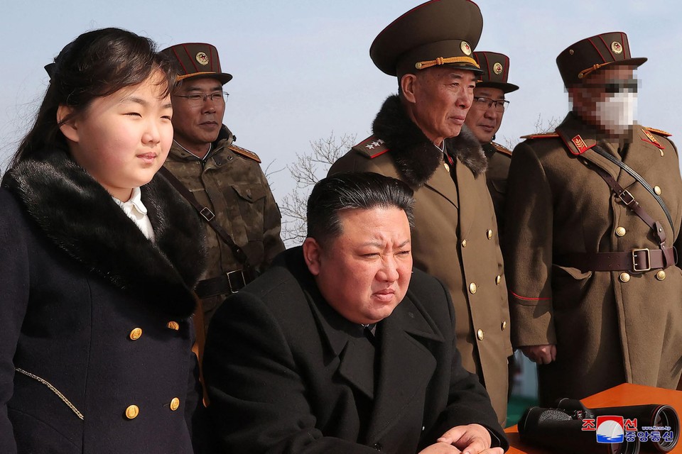 De Noord-Koreaanse leider Kim Jong-un en zijn entourage.