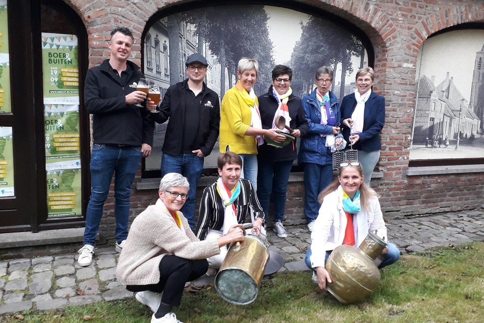 Onder meer brouwerij Schietveld en de dames van Ferm verzorgen de pop-upstaminee in de binnentuin van het Kempuseum.