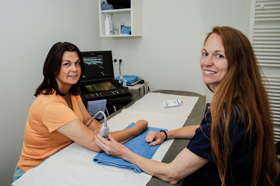 Dr. Anita Van Domselaar en Renée Meijer in de pijnkliniek