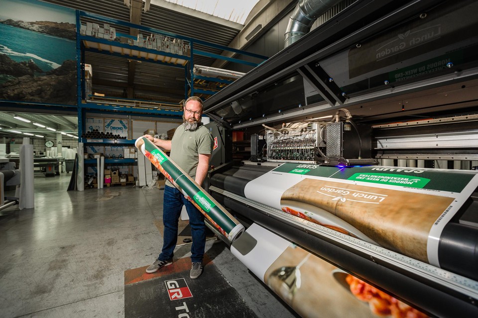 In één zin uitleggen wat Viaprintix doet, is onbegonnen werk. Maar Johan Ceuleers vat het graag samen als groot formaat drukwerk op maat.