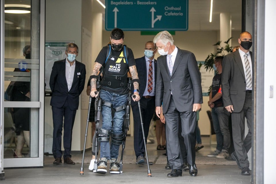 Jurgen Vercammen begeleidt zijn gewezen grote baas naar de wagen.
