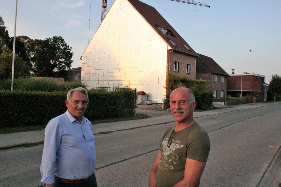 Buurtbewoners Marc Cossaer en Peter De Sy hadden een advocaat onder de arm genomen tegen de bouwplannen van bouwheer R Projects.