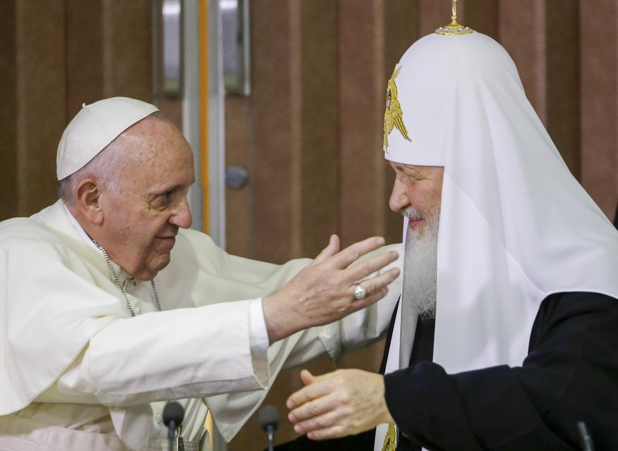 Paus Franciscus en patriarch Kirill in 2016 toen het nog koek en ei was tussen beide religieuze leiders. 