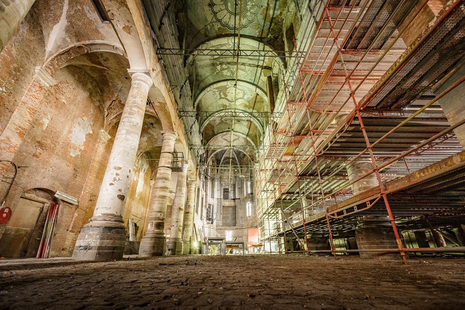 Ondanks de jarenlange leegstand straalt het interieur van de Predikherenkerk nog altijd veel charme uit.