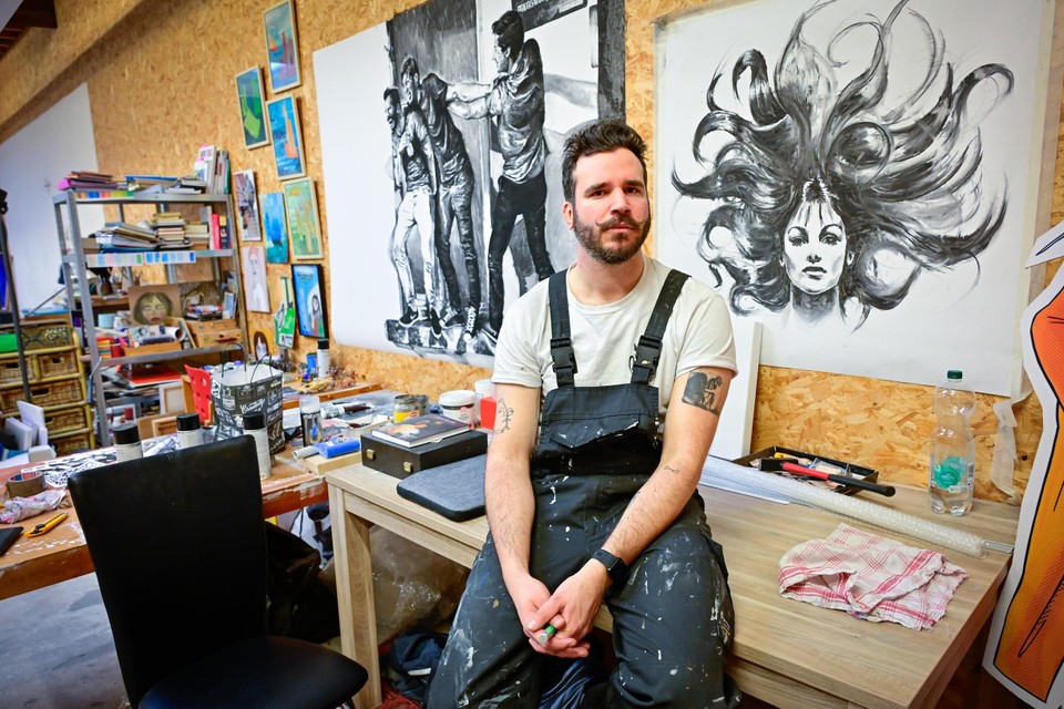 Kunstenaar Lander Daniëls in zijn atelier in Deurne: “Voor het thema van de expo heb ik me rechtstreeks laten leiden door het overlijden van mijn vader.”