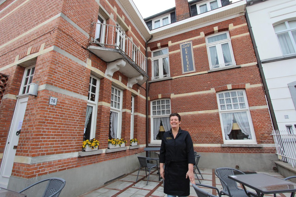 Véronique Beyens heet u welkom in haar nieuwe café De Retro.