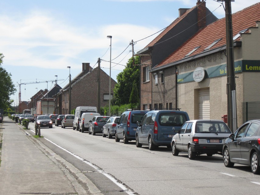 De aanhoudende file in de Pierstraat richting Aartselaar. 