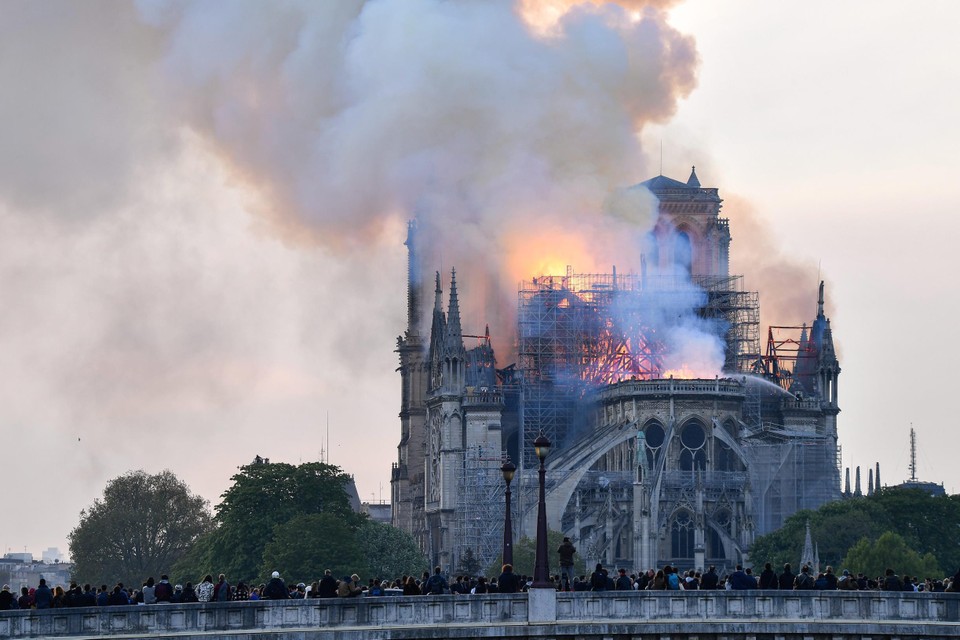 Op 15 april 2019 legde een zware brand de Parijse Notre-Dame grotendeels in de as. 