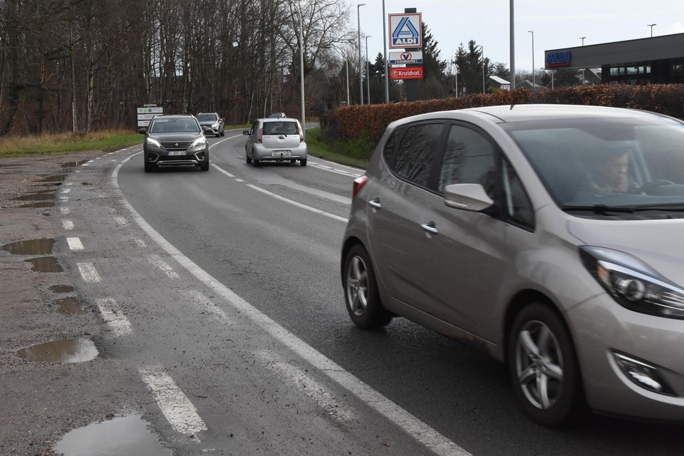 De drukke Kromstraat wordt in 2012 opengegooid om een riolering te plaatsen. Die ingreep zal voor een deel betaald worden door de gemeentelijke saneringsbijdrage.