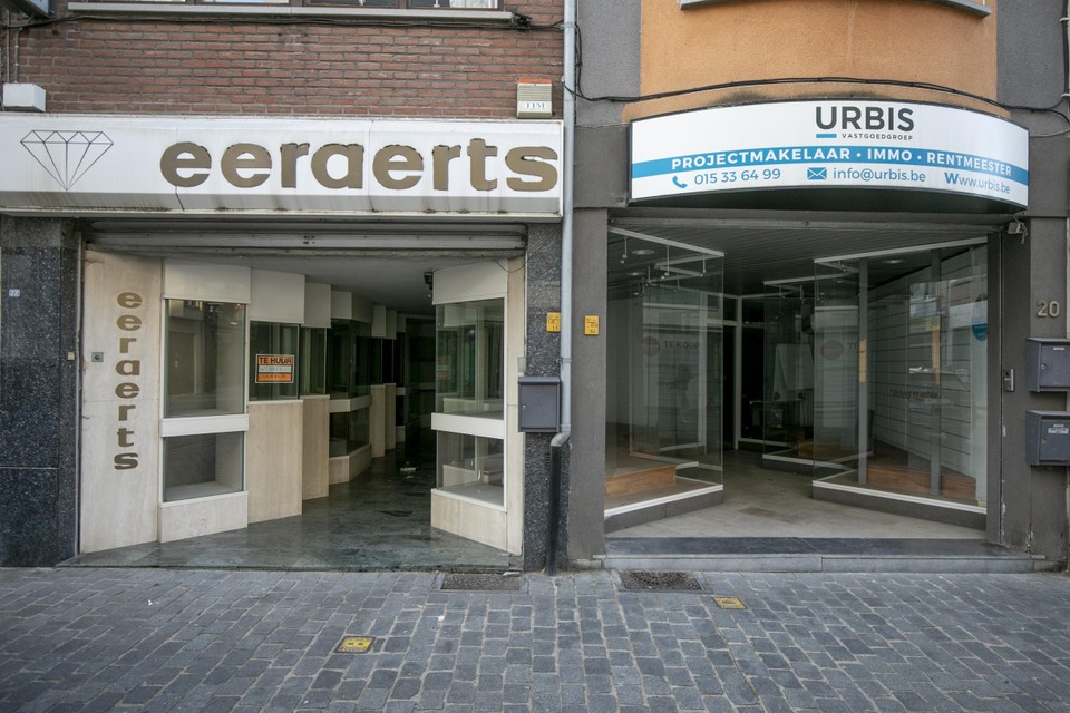 Leegstaande handelspanden in de Antwerpsestraat in Boom. In de gemeente staat 22% van de handelspanden leeg. 
