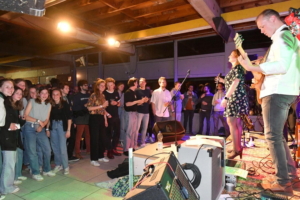 In Baar Provizwaar van de Chiro speelden Lilly & The Jackets.