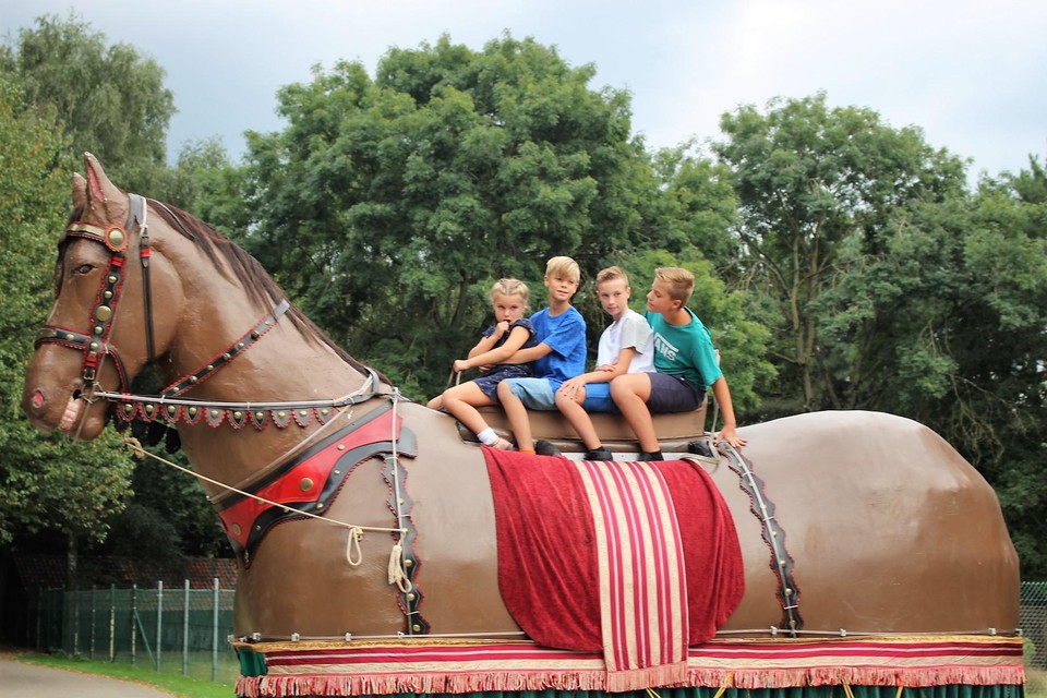Céleste met haar broers Maxim, Matteo en Ruben op het Duffelse Ros Beiaard.