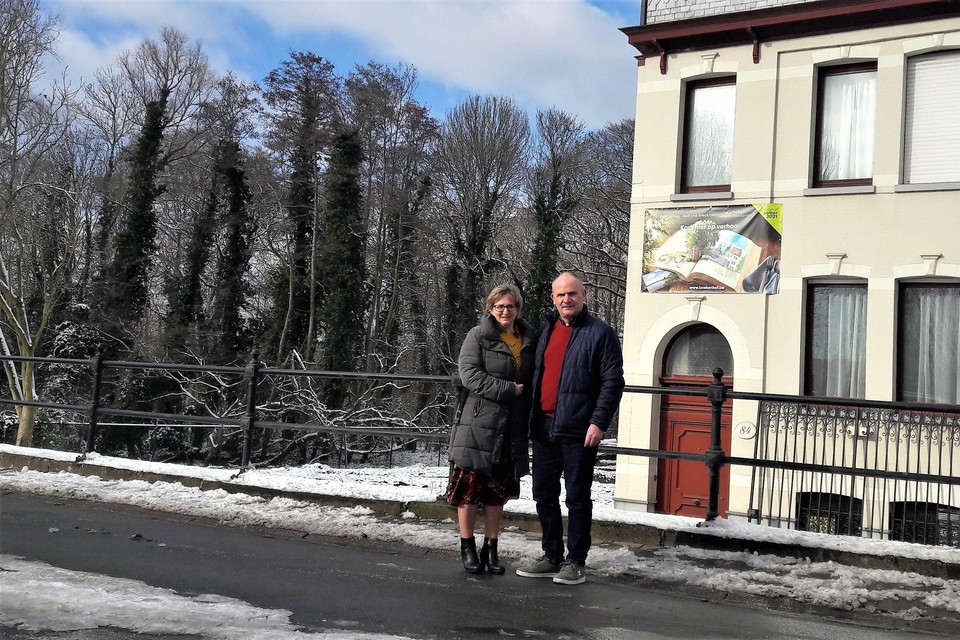 Ilse Selderslaghs en Kris Mampaey kijken ernaar uit om aan de voet van de Rupeldijk hun gasten te ontvangen. Links naast het pand achter hen verrijst de bistro. Dieper in de tuin komen de kamers van de B&B.