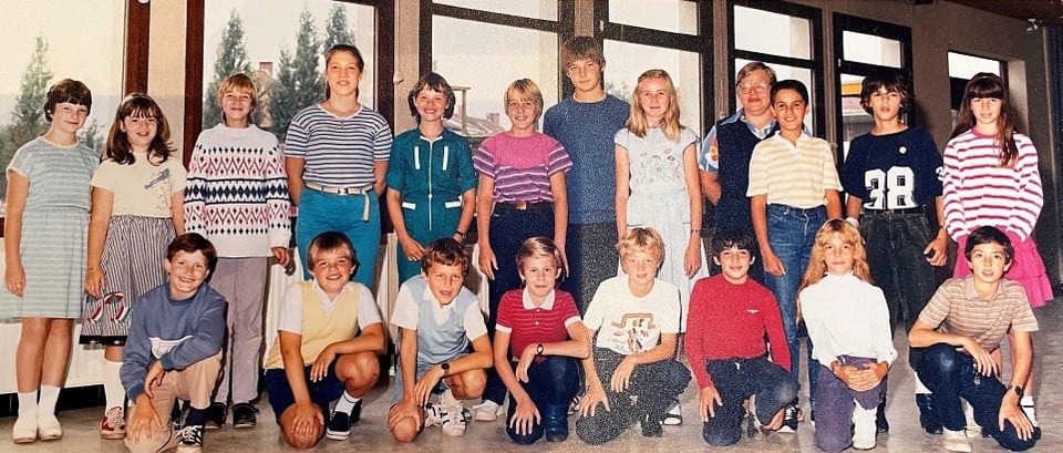 De klasfoto uit 1983 in ’t Kofschip.