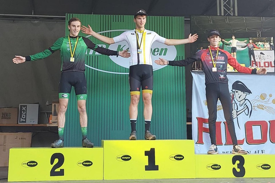 Mountainbiker Seppe Vanhooydonck sluit zijn juniorentijd af als Vlaams kampioen. 