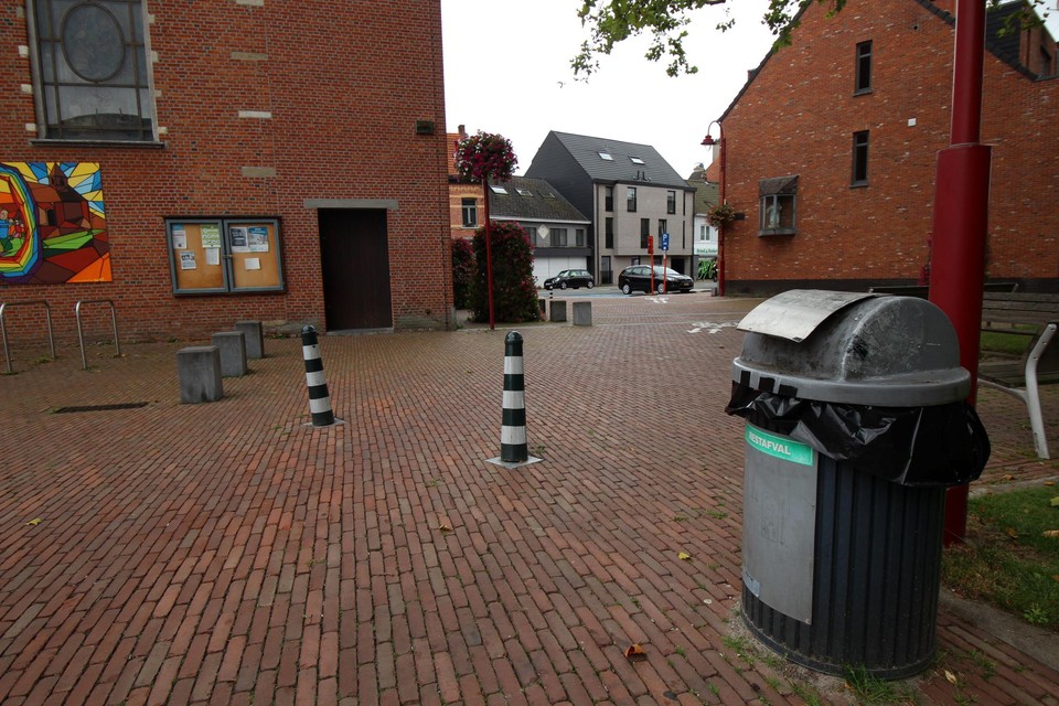 De locaties van de vuilnisbakken in Lint wordt herbekeken.
