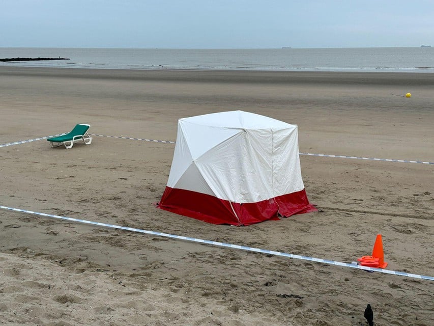 Wandelaar vindt lichaam op strand van Blankenberge, parket opent onderzoek