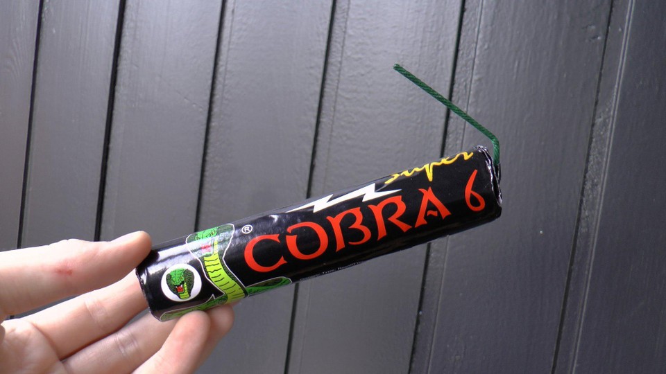 Het beruchte cobra-vuurwerk knalt luider dan gewoon vuurwerk. 