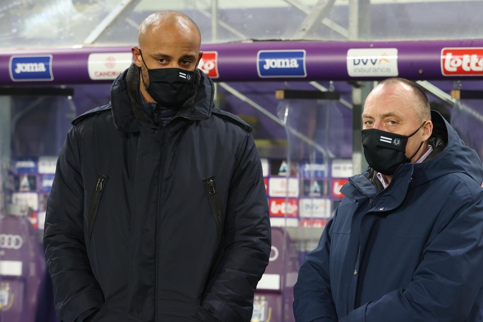 Voorzitter Wouter Vandenhaute en trainer Vincent Kompany hebben (voorlopig) een zorg minder bij Anderlecht