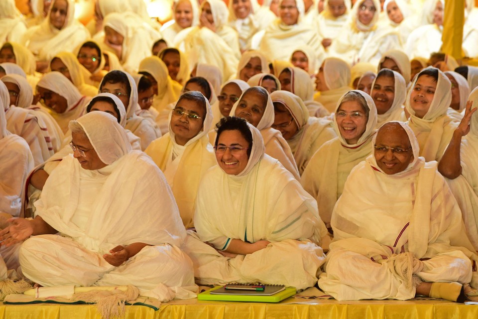 Jain-nonnen tijdens het Sparsh Mahotsav-festival in Ahmedabad