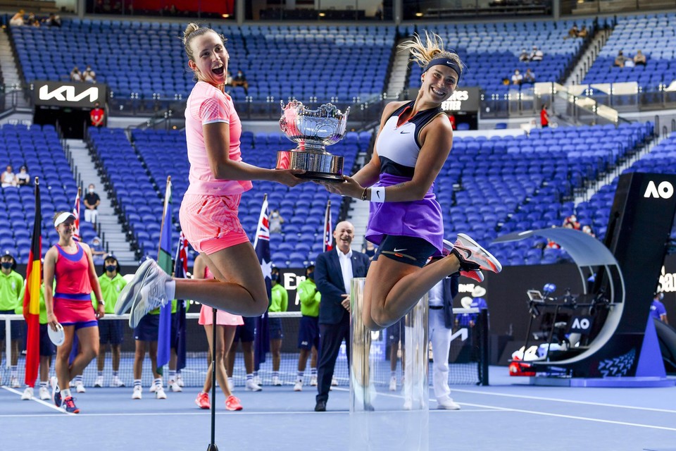 In 2021 wonnen Elise Mertens (l) en Aryna Sabalenka de Australian Open.