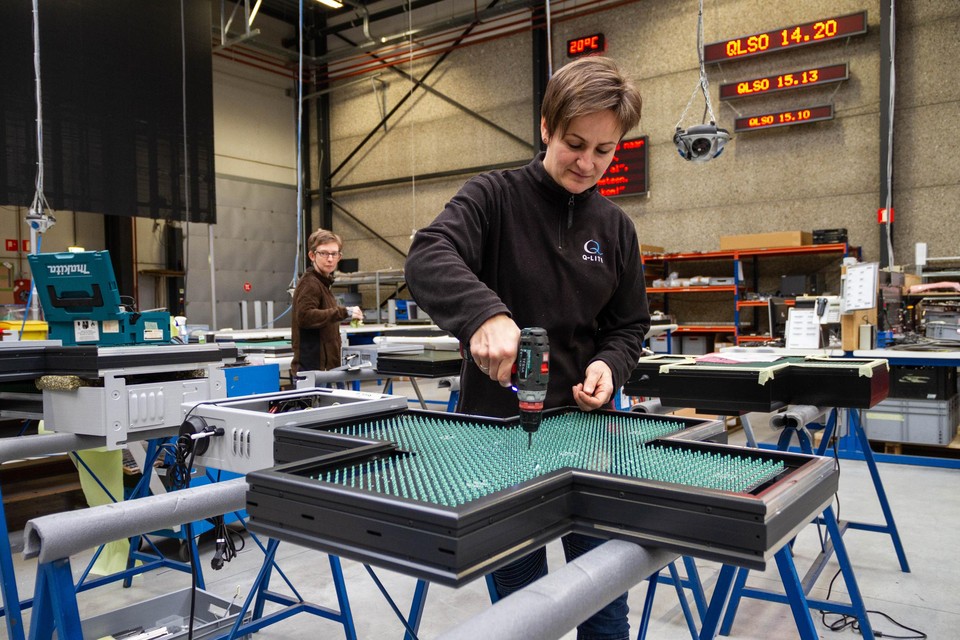Q-Lite produceerde vorig jaar 210 apothekerskruisen.