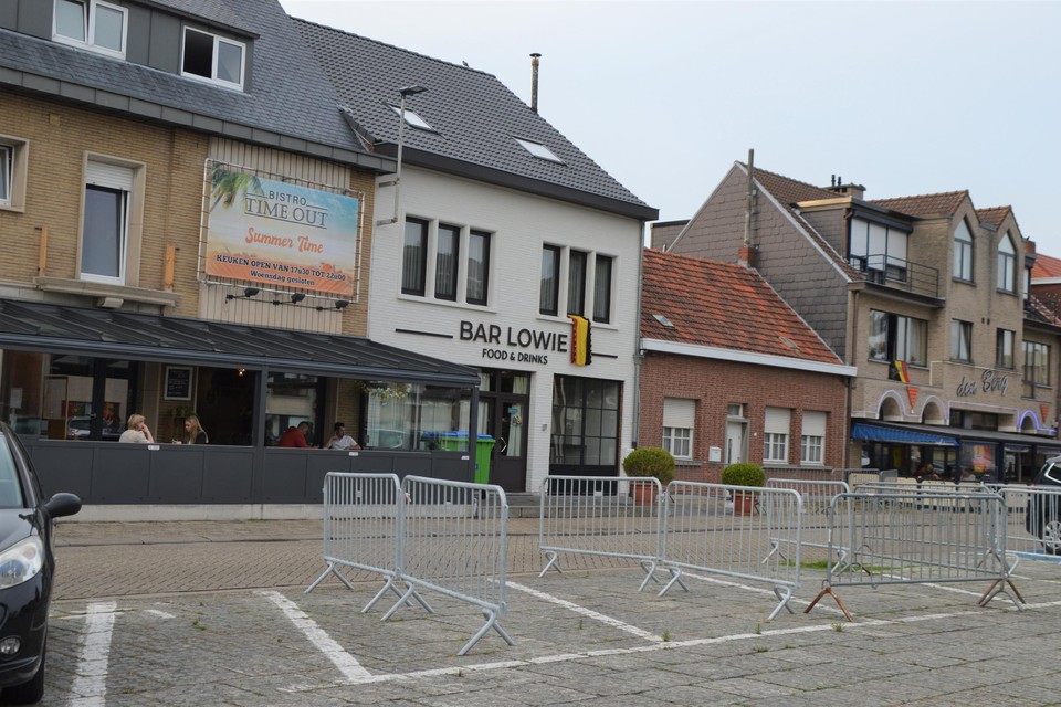 De nadars voor fietsen aan Bar Lowie.