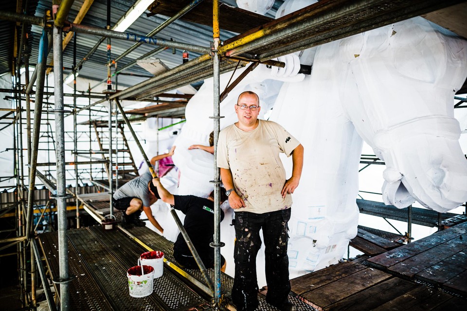 Steven Van Looveren ontwerpt al sinds hij 16 jaar was bloemenwagens, en is ook op professioneel vlak burgerlijk ingenieur - architect.