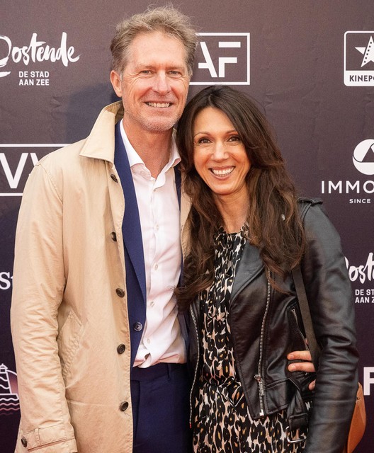 Gezondheidscoach Sandra Bekkari met partner Peter Craeymeersch, directeur van Toerisme Oostende en bezieler van het plaatselijke filmfestival.