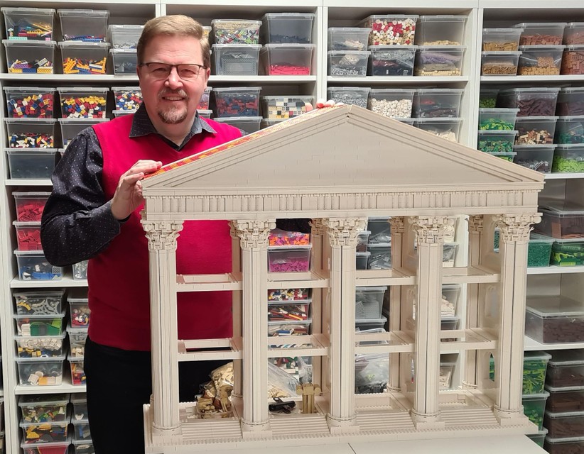 Tom De Bruyker is net begonnen aan een Lego-bouwwerk rond de twaalf werken van Hercules 