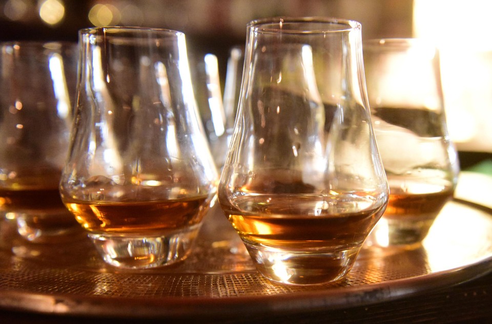 Er zijn meer dan honderd whisky’s te proeven op het festival.