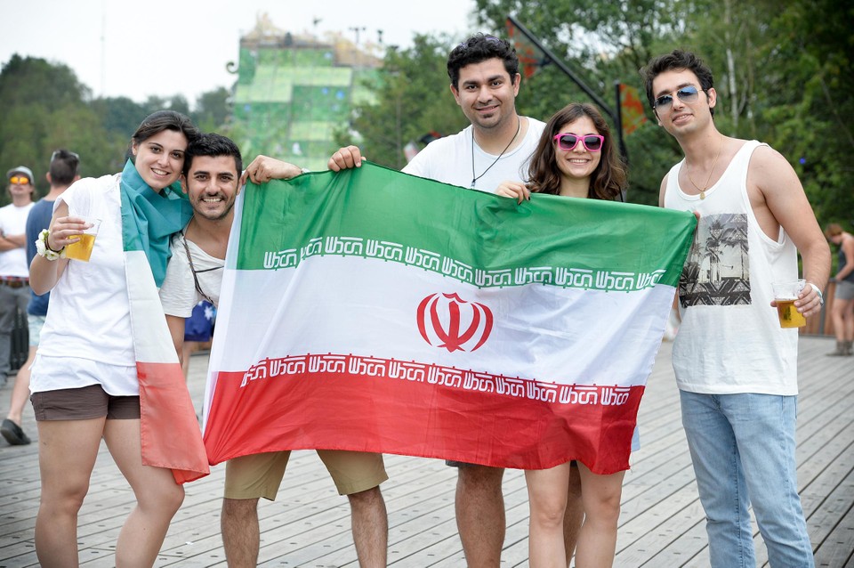 TML-gangers met de Iraanse vlag. 